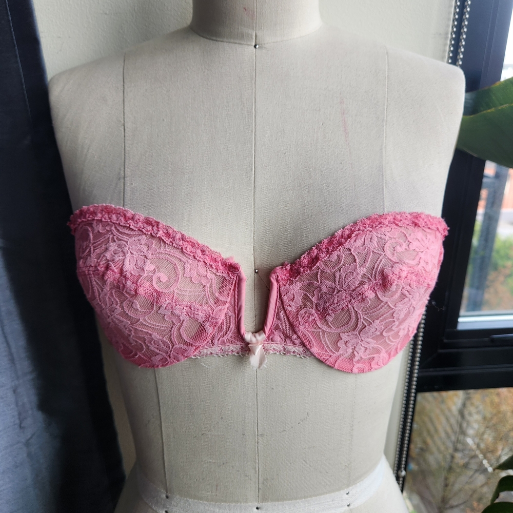 Elegant Lace Strapless Bra in Pink
